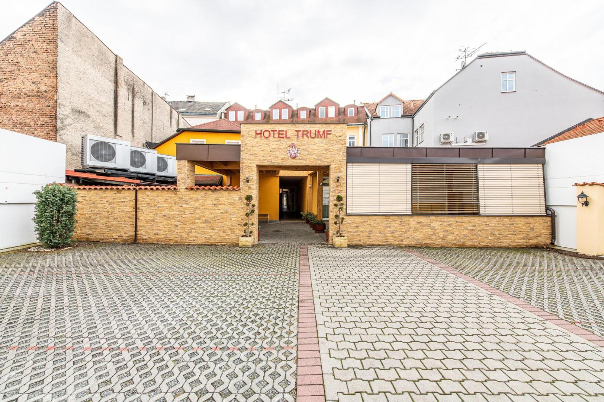 Hotel Trumf Mlada Boleslav Exterior photo