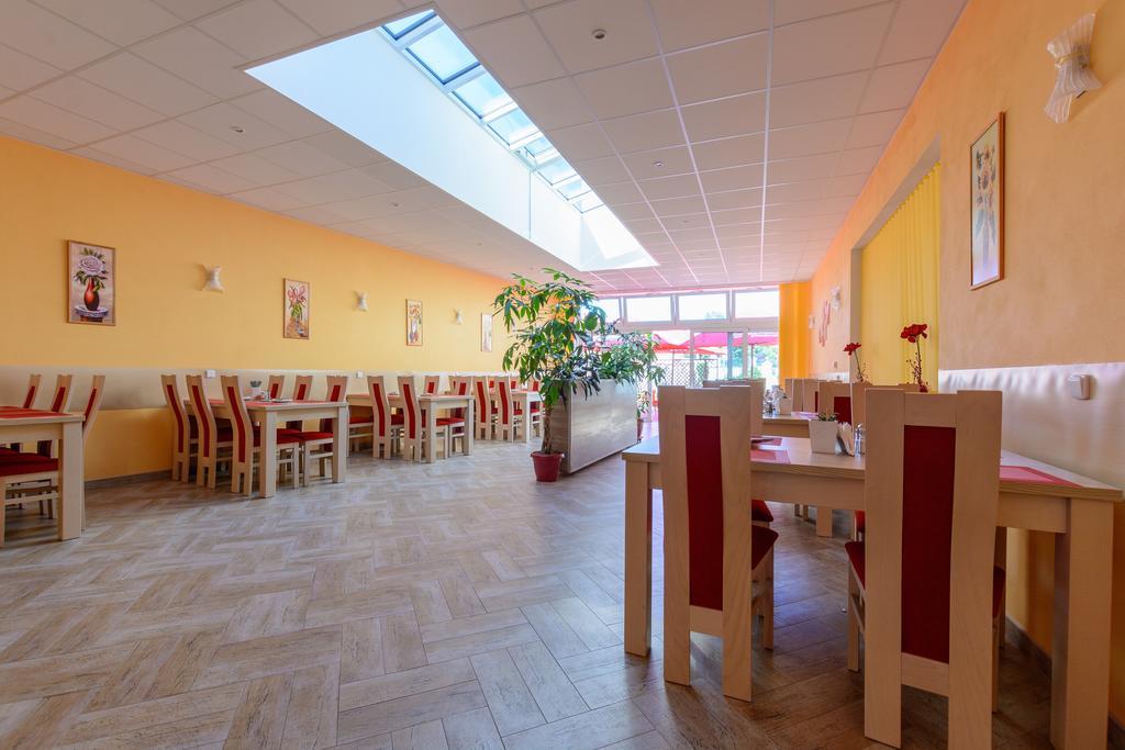 Hotel Trumf Mlada Boleslav Exterior photo